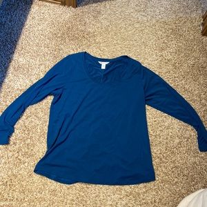 Athleta long sleeve top. Looks blue in the pics but more of a green blue